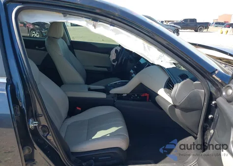 2019 Honda Insight Touring z USA, uszkodzony, nr VIN 19XZE4F96KE004554